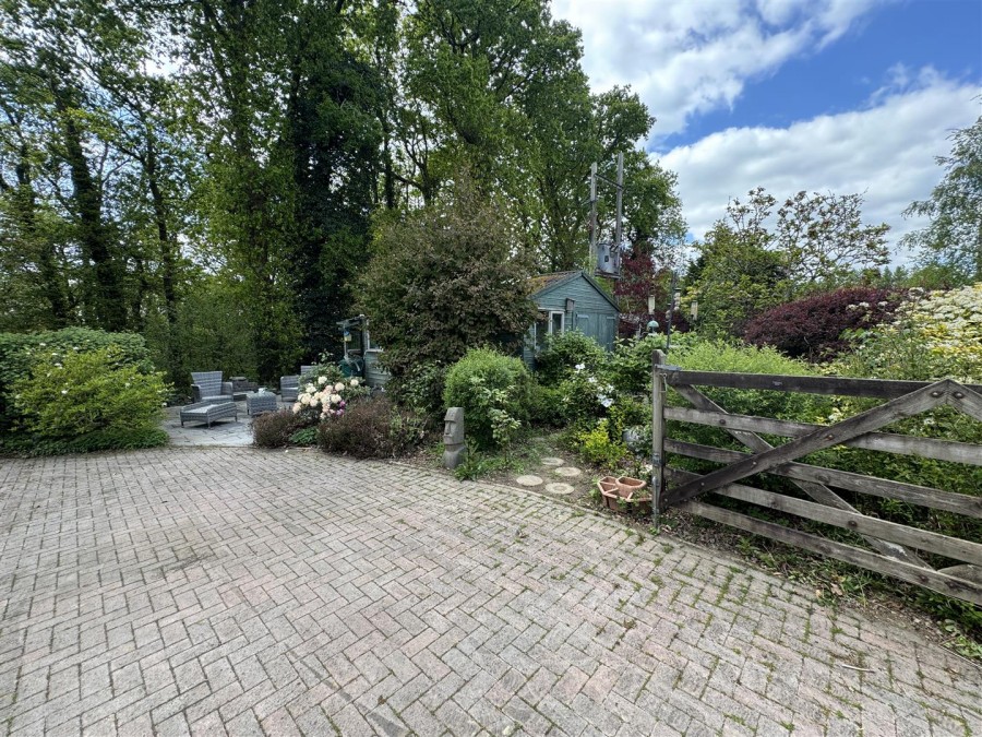 Images for NR HIGH BICKINGTON